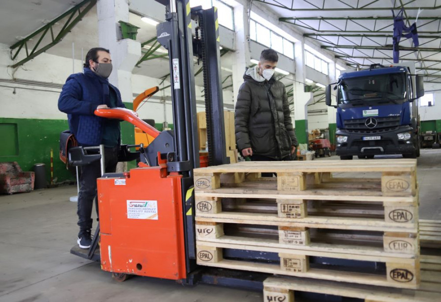 A jobb élet reményében lettek ismét diákok