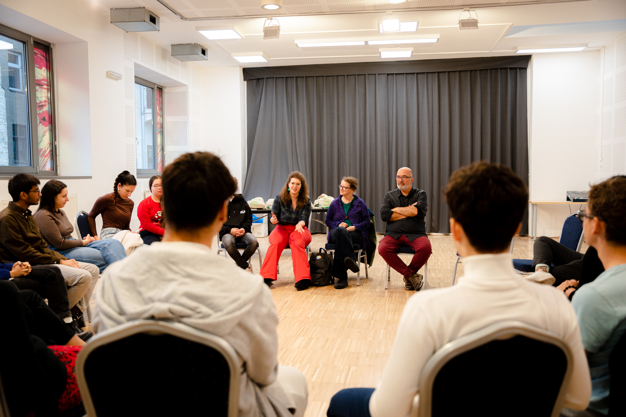 Pikó András és Udvarhelyi Tessza köszönti a résztvevőket